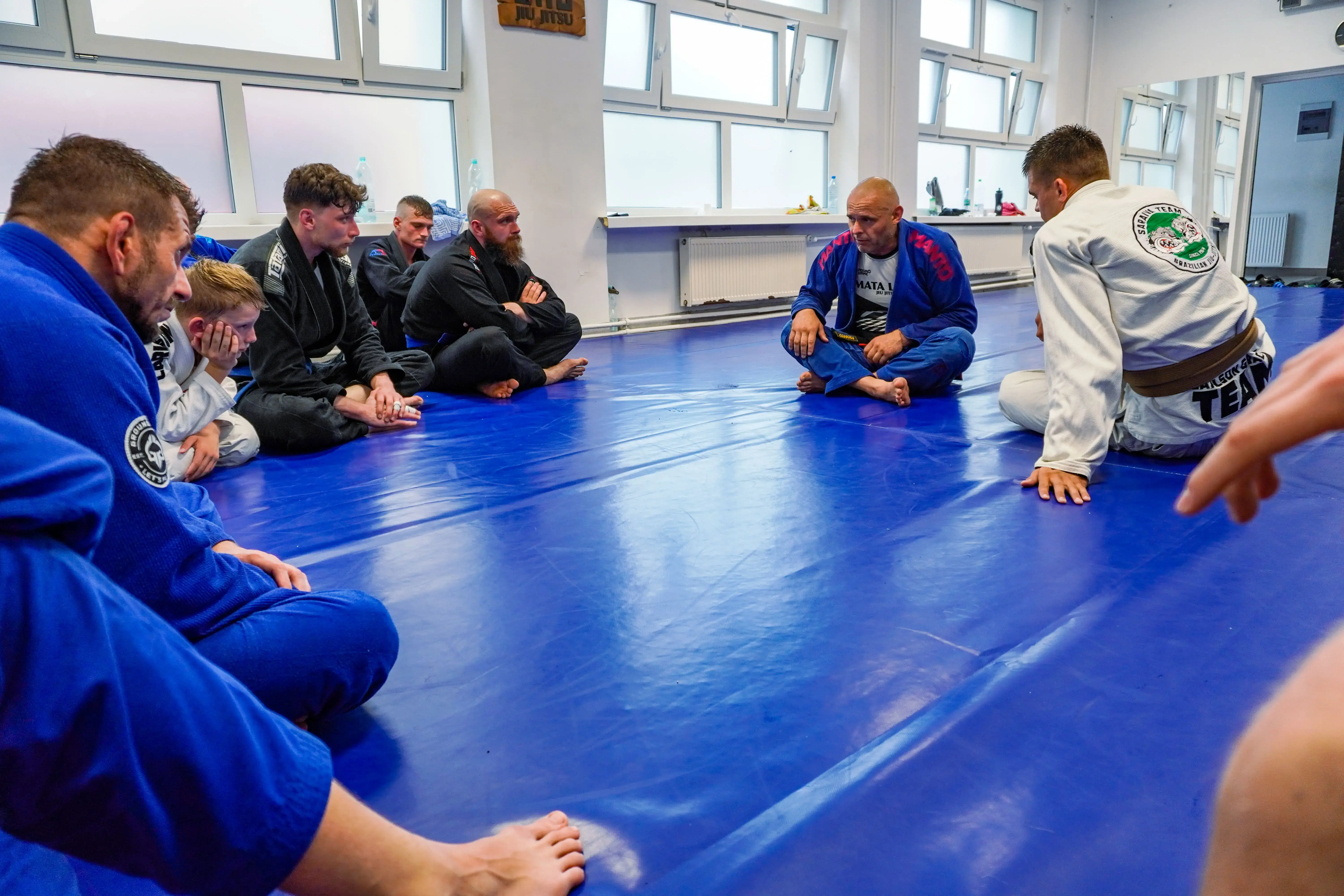 Trening BJJ GI na macie w klubie Mata Leao Toruń